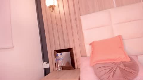 Mia online show from January 2025 08:46:01 PM