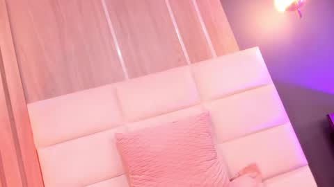 Mia online show from March 2025 10:55:02 PM