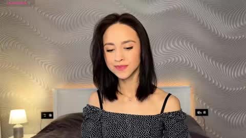 Mia online show from March 2026 06:32:01 AM