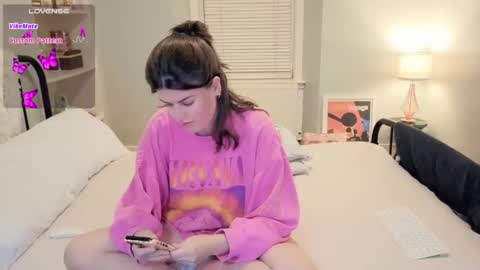 Mia  online show from October 2025 09:35:02 PM