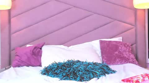 MiaWeiss online show from April 2026 10:12:01 PM