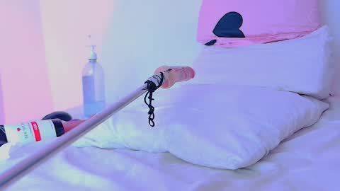 Snapshot of miawills1 chatting on November 2025 01:54:02 PM LINAY And VALENTINA - INSTAGRAM LINAY MVP online show from November 2025 01:54:02 PM