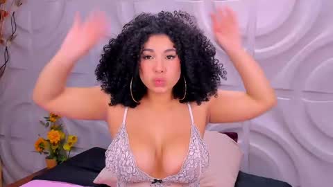 Snapshot of miawoderfull chatting on January 2025 06:36:01 AM Mia online show from January 2025 06:36:01 AM