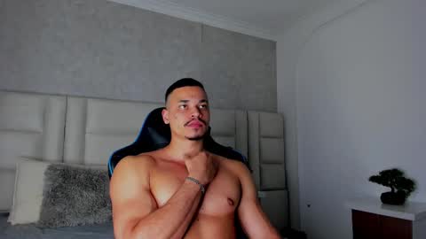 Snapshot of michael_reinolds chatting on September 2025 06:38:01 AM Michael online show from September 2025 06:38:01 AM