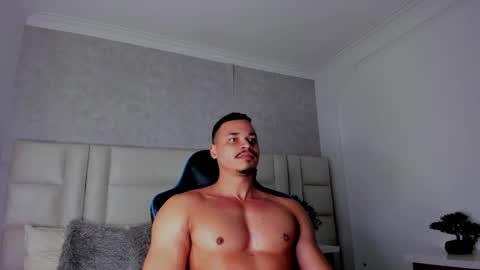 Snapshot of michael_reinolds chatting on September 2025 03:33:02 AM Michael online show from September 2025 03:33:02 AM