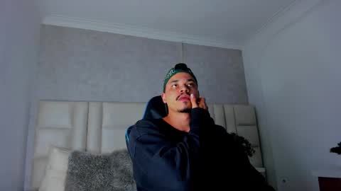 Snapshot of michael_reinolds chatting on October 2025 03:27:01 AM Michael online show from October 2025 03:27:01 AM