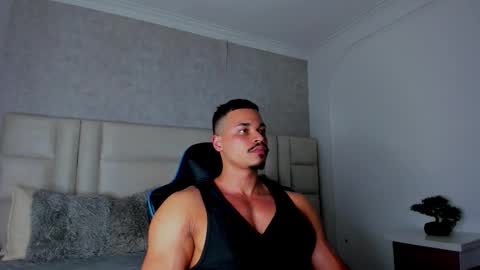 Snapshot of michael_reinolds chatting on October 2025 04:49:01 AM Michael online show from October 2025 04:49:01 AM