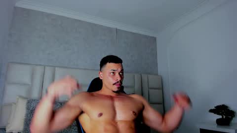 Snapshot of michael_reinolds chatting on November 2025 03:06:01 AM Michael online show from November 2025 03:06:01 AM