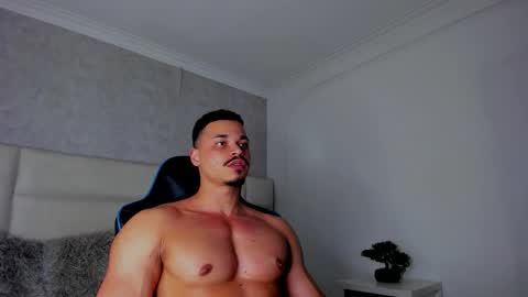 Snapshot of michael_reinolds chatting on November 2025 02:23:01 AM Michael online show from November 2025 02:23:01 AM