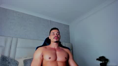 Snapshot of michael_reinolds chatting on November 2025 03:17:01 AM Michael online show from November 2025 03:17:01 AM