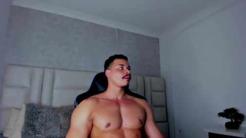 Snapshot of michael_reinolds chatting on November 2025 04:46:01 AM Michael online show from November 2025 04:46:01 AM