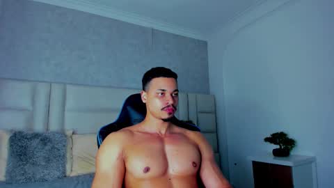 Snapshot of michael_reinolds chatting on November 2025 08:16:02 AM Michael online show from November 2025 08:16:02 AM