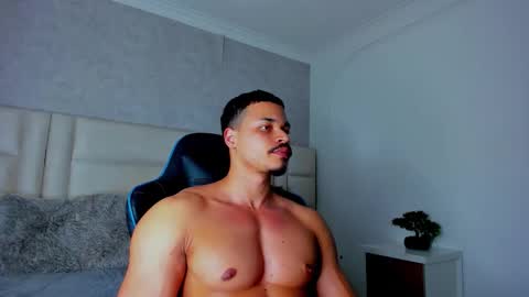 Snapshot of michael_reinolds chatting on November 2025 03:20:02 AM Michael online show from November 2025 03:20:02 AM