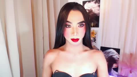 michaelagoddess online show from December 2025 04:57:01 PM