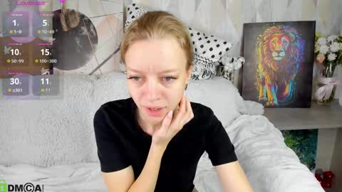 Snapshot of michelle_blond chatting on September 2025 06:51:01 AM michelle_blond online show from September 2025 06:51:01 AM