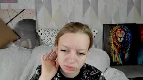 Snapshot of michelle_blond chatting on October 2025 09:18:02 AM michelle_blond online show from October 2025 09:18:02 AM