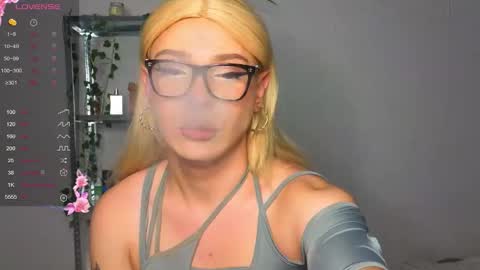 Snapshot of michelle_jacksonn chatting on September 2025 05:36:01 PM michelle_jacksonn online show from September 2025 05:36:01 PM