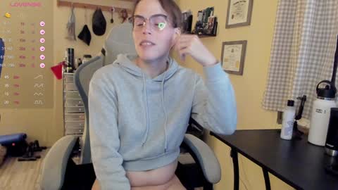 Snapshot of michellereid chatting on December 2024 11:57:02 PM MichelleReid online show from December 2024 11:57:02 PM