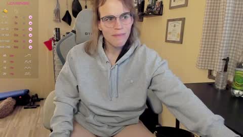 Snapshot of michellereid chatting on December 2024 10:41:01 PM MichelleReid online show from December 2024 10:41:01 PM