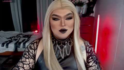 Snapshot of michellevixen921 chatting on September 2025 04:44:01 AM Michelle online show from September 2025 04:44:01 AM