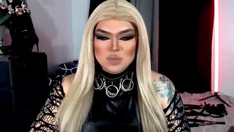 Snapshot of michellevixen921 chatting on November 2025 12:02:01 AM Michelle online show from November 2025 12:02:01 AM