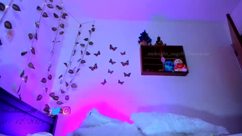 Snapshot of midnight_angell chatting on December 2024 03:35:01 AM online show from December 2024 03:35:01 AM