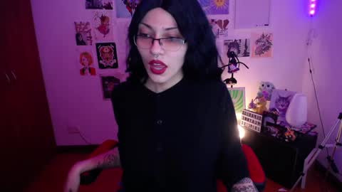 Pola  INDEPENDENT MODEL online show from December 2024 06:37:01 PM