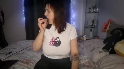Snapshot of midnightwitchx chatting on November 2025 02:51:02 PM Midnight online show from November 2025 02:51:02 PM