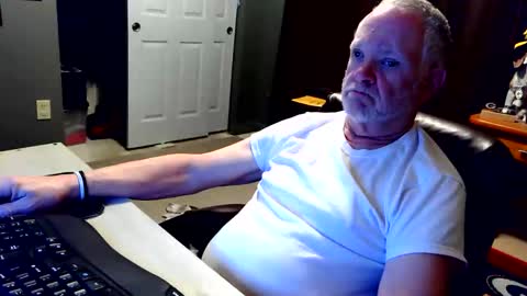 midwestdad09 online show from December 2025 11:37:01 AM