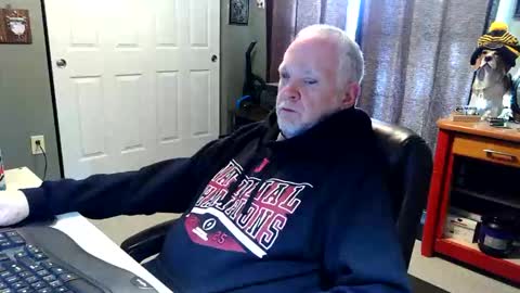 Snapshot of midwestdad09 chatting on April 2026 08:21:01 PM midwestdad09 online show from April 2026 08:21:01 PM