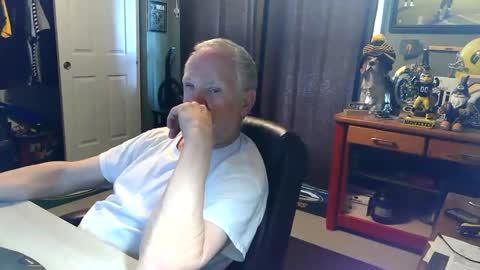 Snapshot of midwestdad09 chatting on May 2026 07:09:01 PM midwestdad09 online show from May 2026 07:09:01 PM