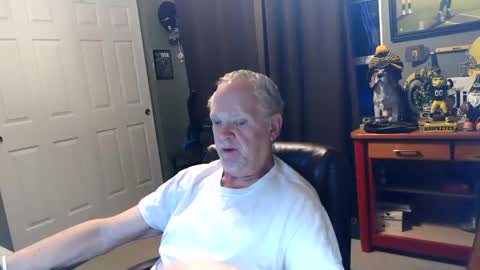 Snapshot of midwestdad09 chatting on June 2026 09:55:02 AM midwestdad09 online show from June 2026 09:55:02 AM