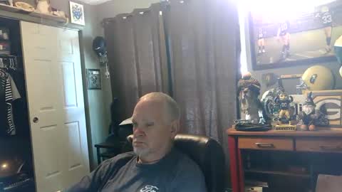 Snapshot of midwestdad09 chatting on June 2026 07:19:02 PM midwestdad09 online show from June 2026 07:19:02 PM