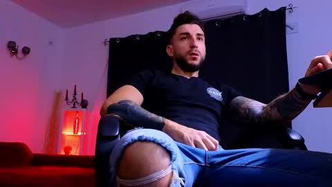 MightyAaron online show from November 2025 04:23:01 AM