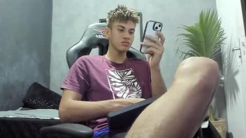 Snapshot of miguel_hz chatting on December 2024 10:39:01 AM Miguel Hernandez online show from December 2024 10:39:01 AM