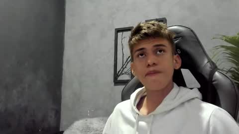 Snapshot of miguel_hz chatting on December 2024 12:11:02 PM Miguel Hernandez online show from December 2024 12:11:02 PM