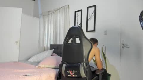 Snapshot of miguel_hz chatting on January 2025 09:10:01 PM Miguel Hernandez online show from January 2025 09:10:01 PM