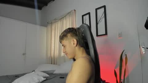 Snapshot of miguel_hz chatting on February 2025 06:37:02 PM Miguel Hernandez online show from February 2025 06:37:02 PM