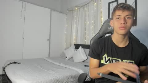 Snapshot of miguel_hz chatting on February 2025 09:35:02 PM Miguel Hernandez online show from February 2025 09:35:02 PM