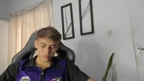 Snapshot of miguel_hz chatting on February 2025 07:52:02 PM Miguel Hernandez online show from February 2025 07:52:02 PM