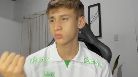 Snapshot of miguel_hz chatting on February 2025 10:50:01 AM Miguel Hernandez online show from February 2025 10:50:01 AM