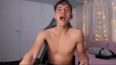 Snapshot of miguel_hz chatting on March 2025 08:27:01 PM Miguel Hernandez online show from March 2025 08:27:01 PM