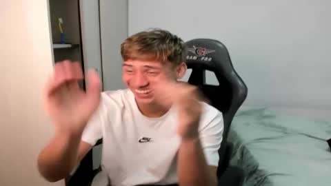 Snapshot of miguel_hz chatting on October 2025 07:34:01 PM Miguel Hernandez online show from October 2025 07:34:01 PM