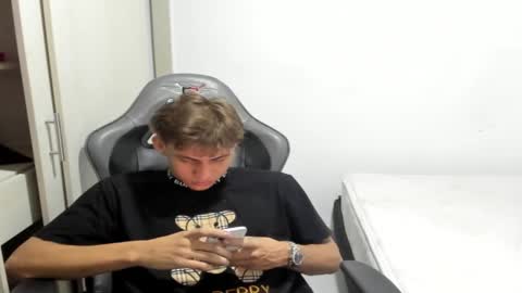 Snapshot of miguel_hz chatting on October 2025 03:29:02 AM Miguel Hernandez online show from October 2025 03:29:02 AM