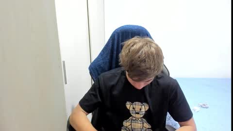 Snapshot of miguel_hz chatting on November 2025 10:32:02 PM Miguel Hernandez online show from November 2025 10:32:02 PM