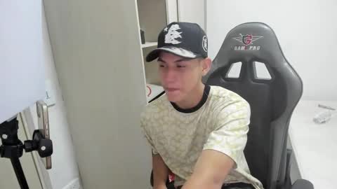 Snapshot of miguel_hz chatting on November 2025 04:18:02 AM Miguel Hernandez online show from November 2025 04:18:02 AM