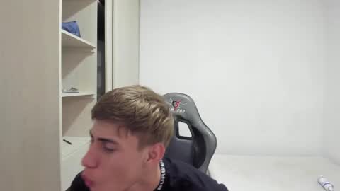 Snapshot of miguel_hz chatting on November 2025 07:15:01 PM Miguel Hernandez online show from November 2025 07:15:01 PM