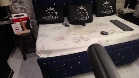 miha_califa online show from November 2025 12:16:02 PM