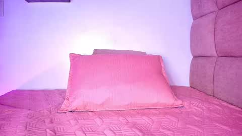 Snapshot of miia_01_ chatting on September 2025 11:55:02 AM Mia online show from September 2025 11:55:02 AM