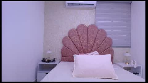 Snapshot of miia_01_ chatting on November 2025 12:04:01 PM Mia online show from November 2025 12:04:01 PM